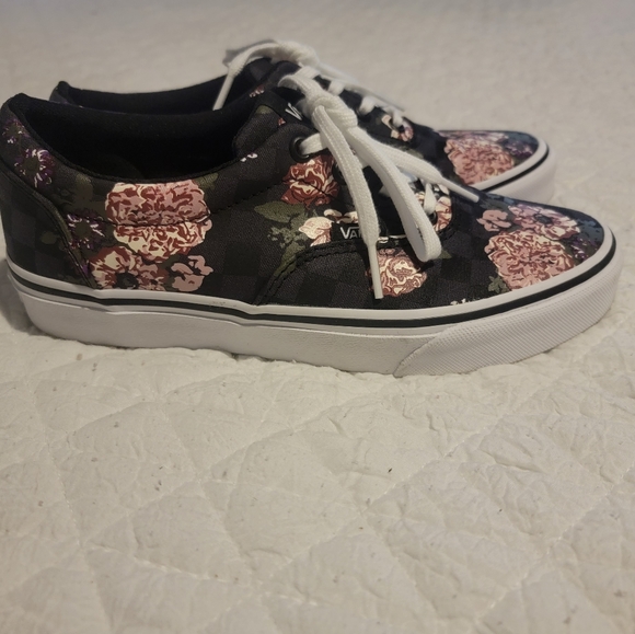 Cute Floral Vans!! - Picture 8 of 10